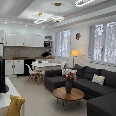 Casa vacanze Grand F4 Rdc 9 Pers Tram à 2 Min Terrasse Parking Privé Gratuit