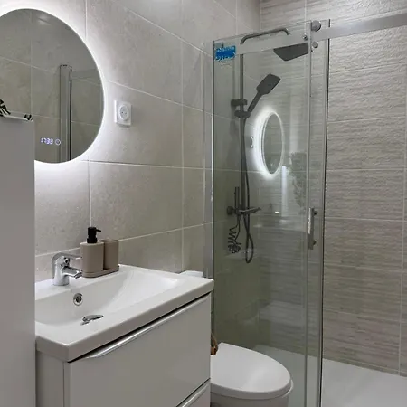 Casa vacanze Grand F4 Rdc 9 Pers Tram à 2 Min Terrasse Parking Privé Gratuit