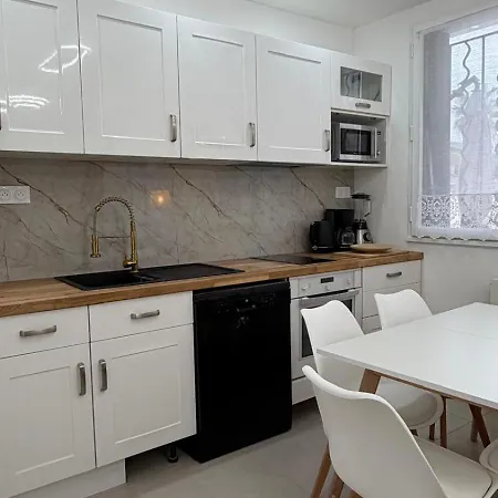 Casa vacanze Grand F4 Rdc 9 Pers Tram à 2 Min Terrasse Parking Privé Gratuit Montpellier